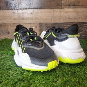 New Adidas OZWEEGO